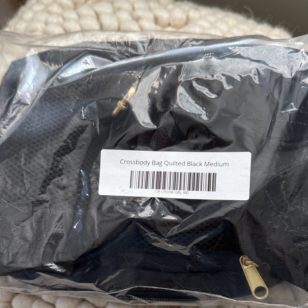 CANVELLE NWT Black Quilted Crossbody Bag, Medium size - NWT ships fast - Picture 4 of 11